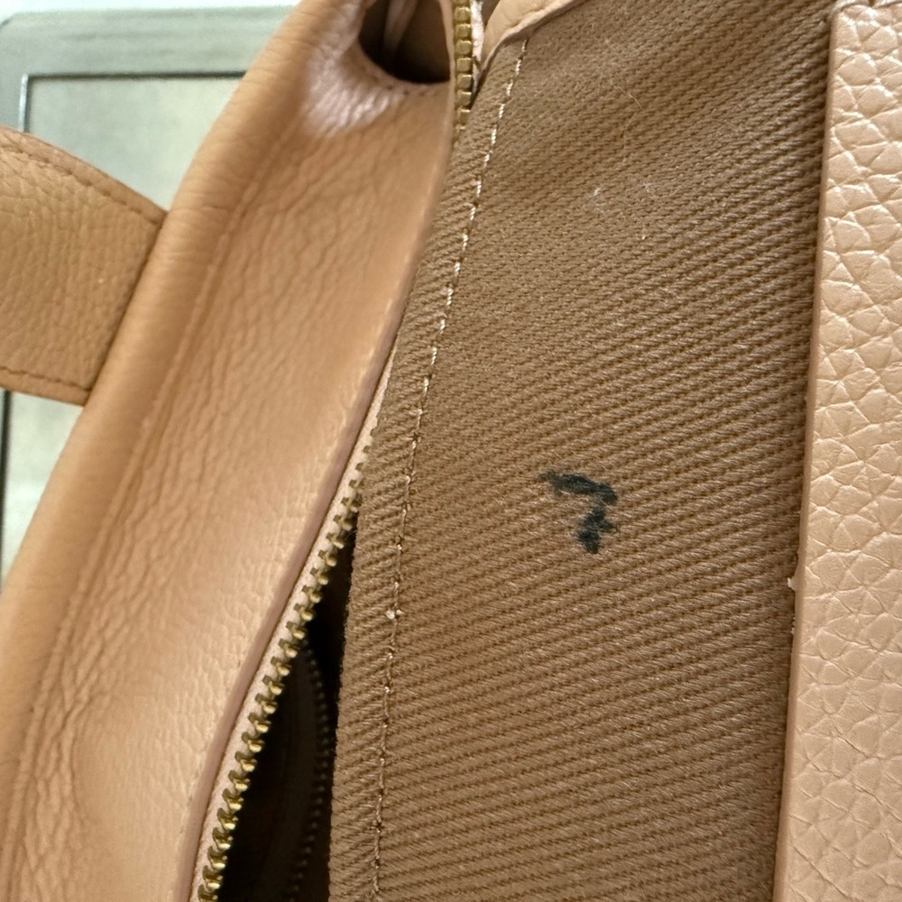 Auth Marc Jacobs Women's
The Leather Medium Tote In Rose - Picture 8 of 10